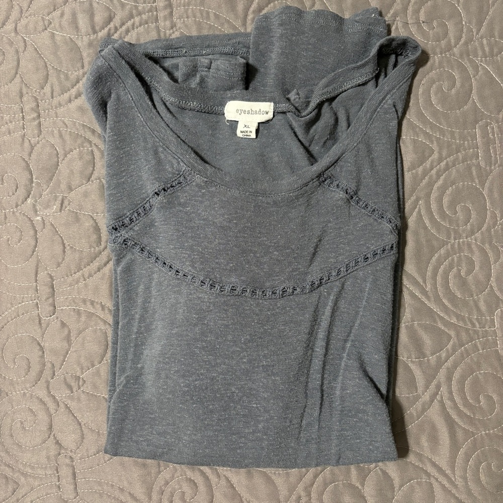 eyeshadow eyelet top
